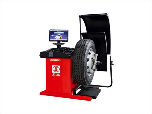 Балансировочный станок Sivik, 10" - 24", до 200 кг Предназначен для балансировки колес грузовых автомобилей, автобусов, а также колес легковых автомобилей.