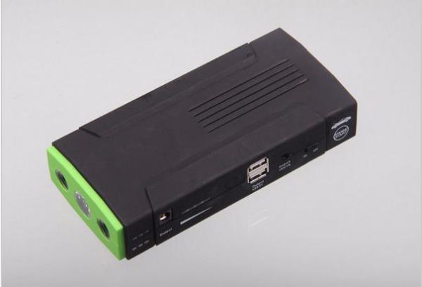 Пуско-зарядное устройство 16800 мАч с компрессором Пуско-зарядное устройство со встроенным фонариком. В комплект входит компрессор.